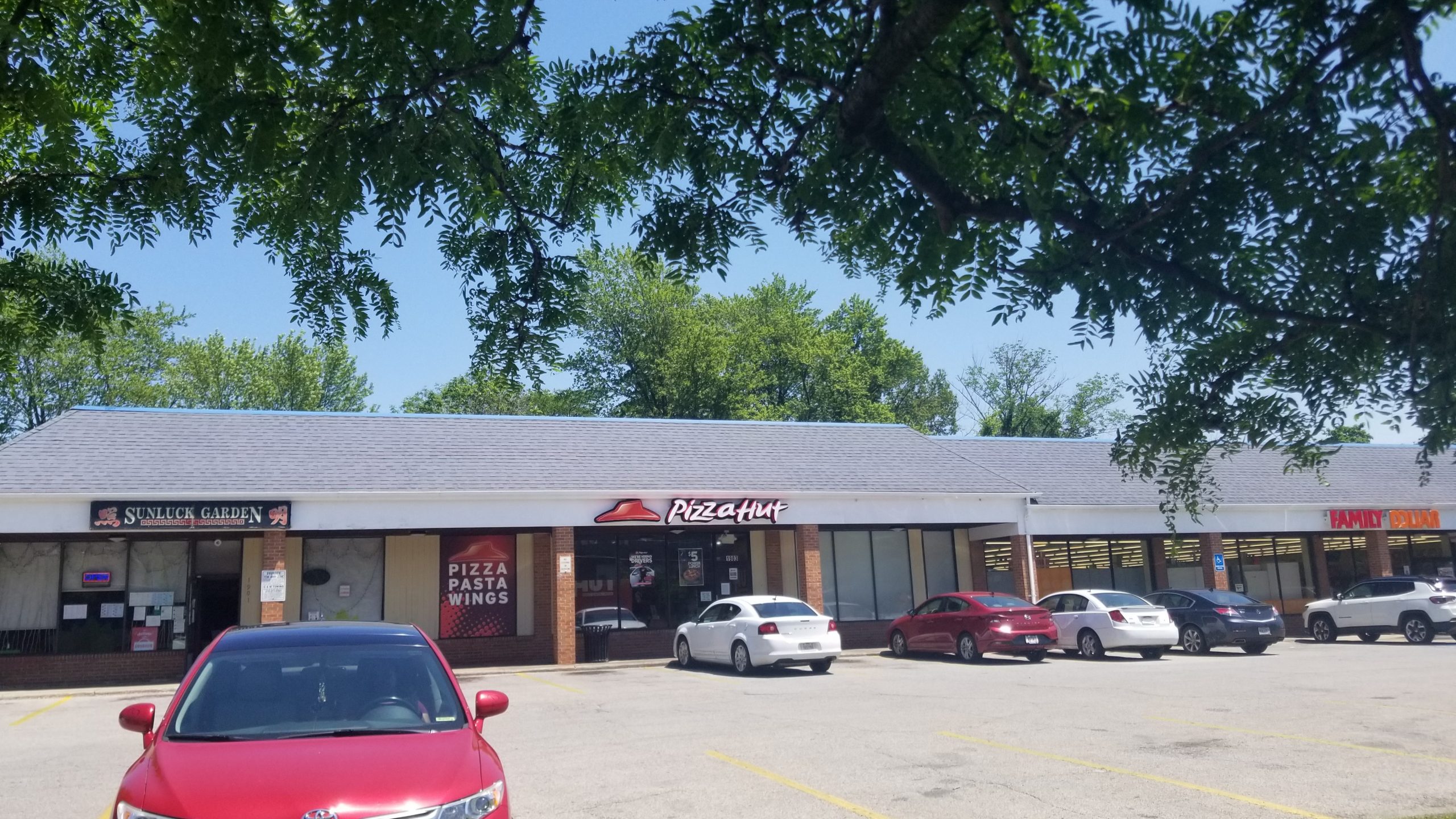 sun luck pizza family